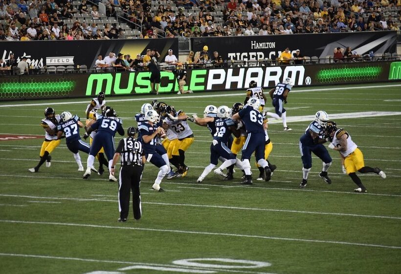 هتل Staybridge Suites Hamilton Downtown, An Ihg