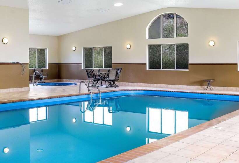 هتل Comfort Inn & Suites