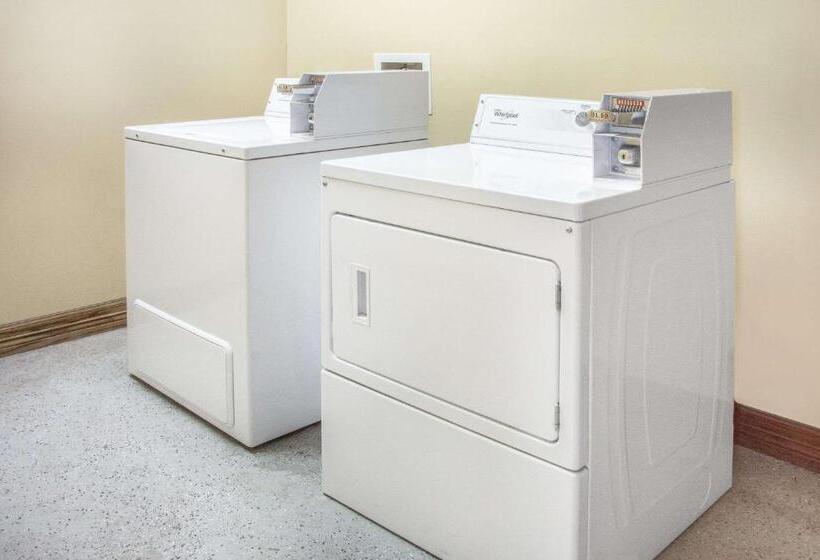 호텔 Days Inn By Wyndham Baytown East