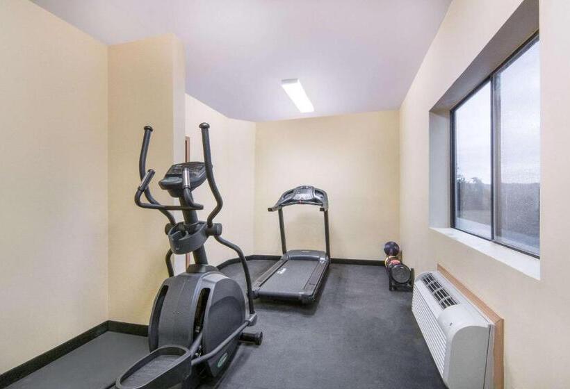 호텔 Days Inn By Wyndham Baytown East