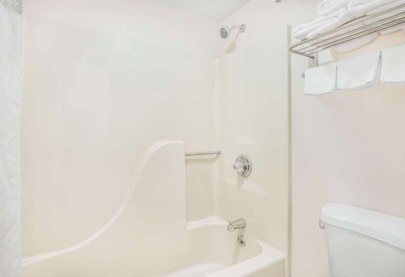 בית מלון כפרי Days Inn By Wyndham Calvert City   Paducah East