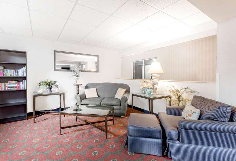 فندق Days Inn By Wyndham Cedar Falls University Plaza