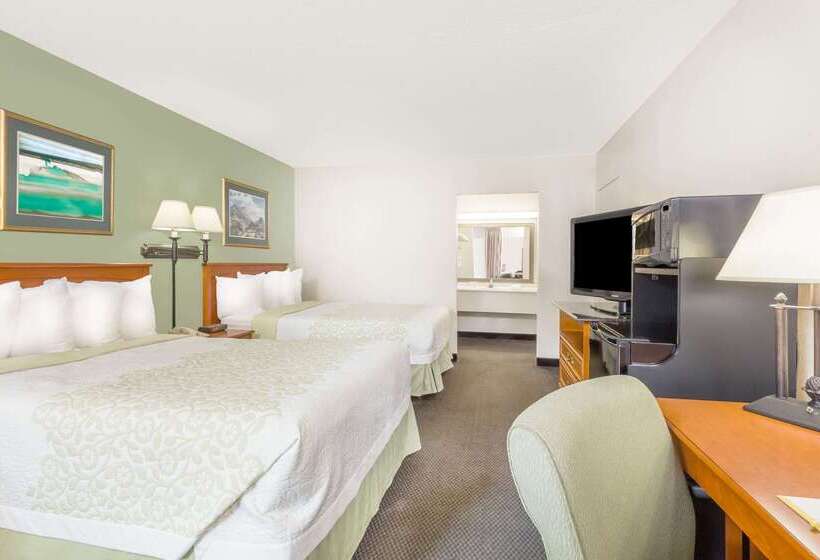 فندق Days Inn By Wyndham Cedar Falls University Plaza