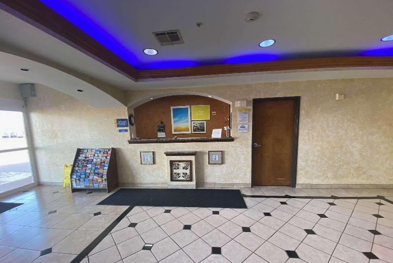 هتل Days Inn & Suites By Wyndham Cleburne Tx