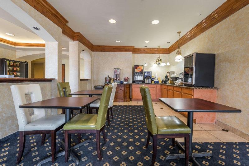 هتل Days Inn & Suites By Wyndham Cleburne Tx