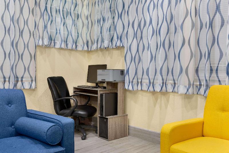 هتل Days Inn & Suites By Wyndham Dfw Airport South Euless