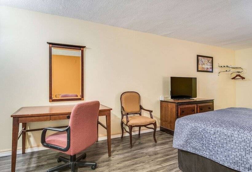 فندق Econo Lodge At Six Flags