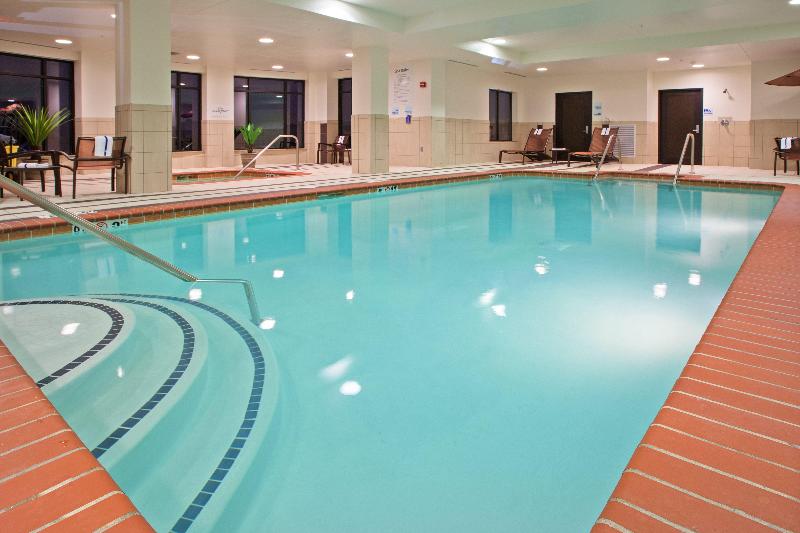 فندق Holiday Inn Express And Suites Columbus Edinburgh By Ihg
