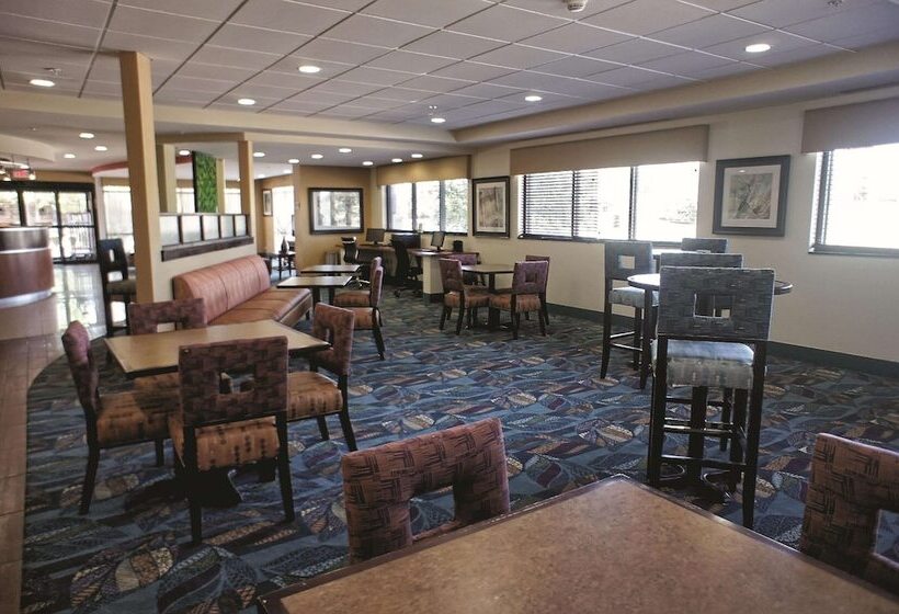 فندق La Quinta By Wyndham Edmond