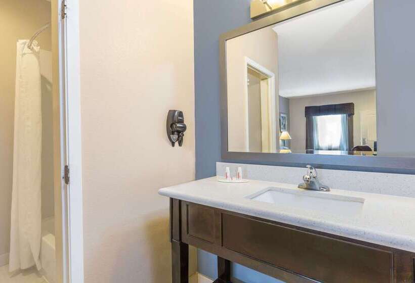 هتل Super 8 By Wyndham Center