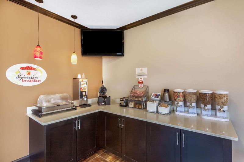 هتل Super 8 By Wyndham Center