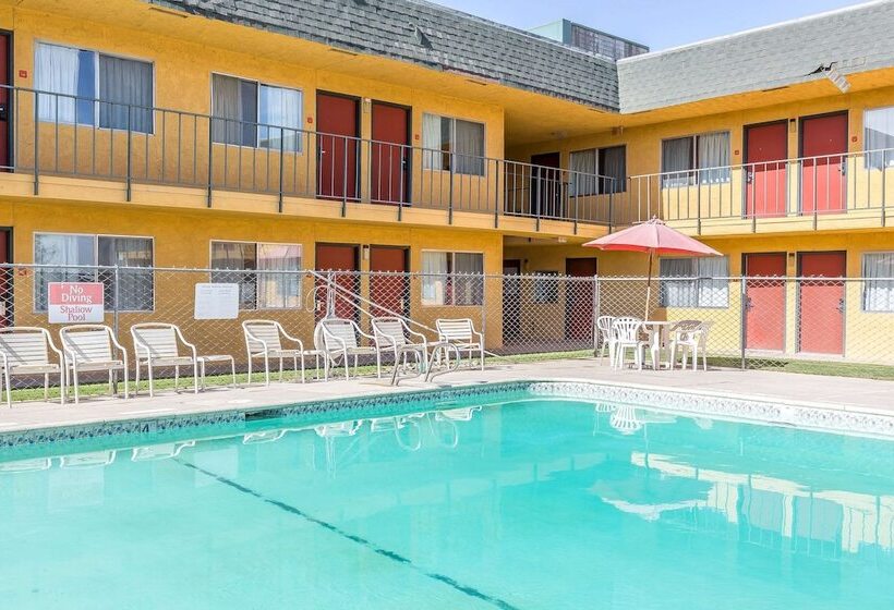 בית מלון כפרי Economy Inn  Buttonwillow I 5