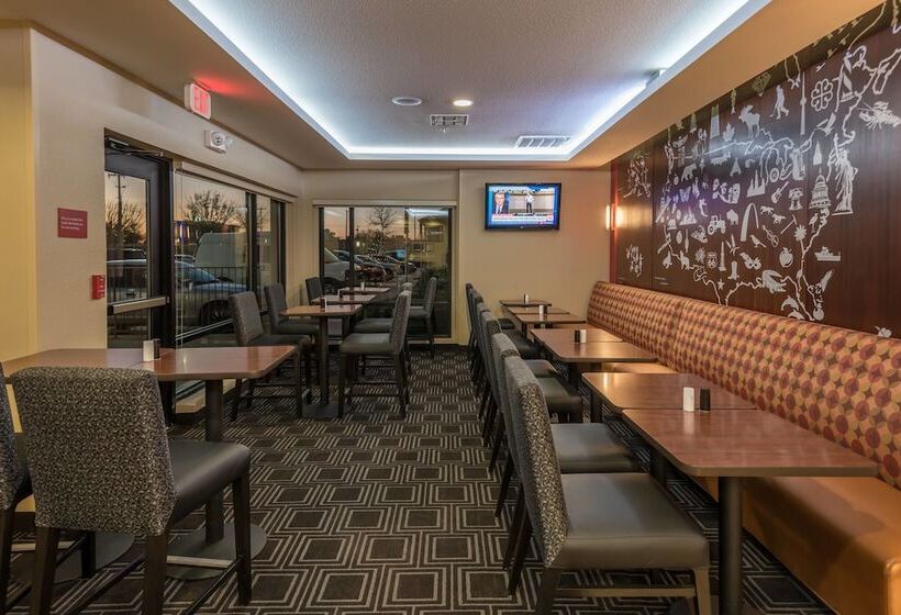 בית מלון כפרי Towneplace Suites Dallas Desoto