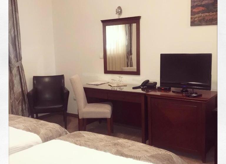 Garni Hotel Semlin B&b