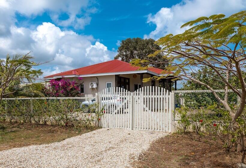 فندق Almond Beach Resort At Jaguar Reef