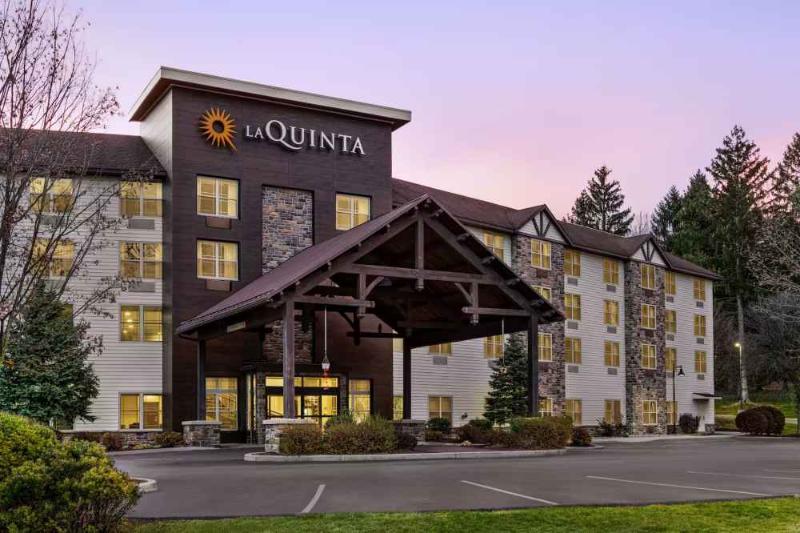 هتل La Quinta Inn & Suites by Wyndham Lake George