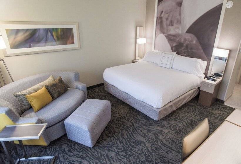 هتل Courtyard By Marriott Hickory