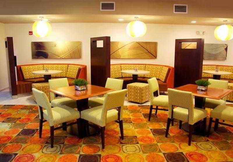 هتل Courtyard By Marriott Hickory