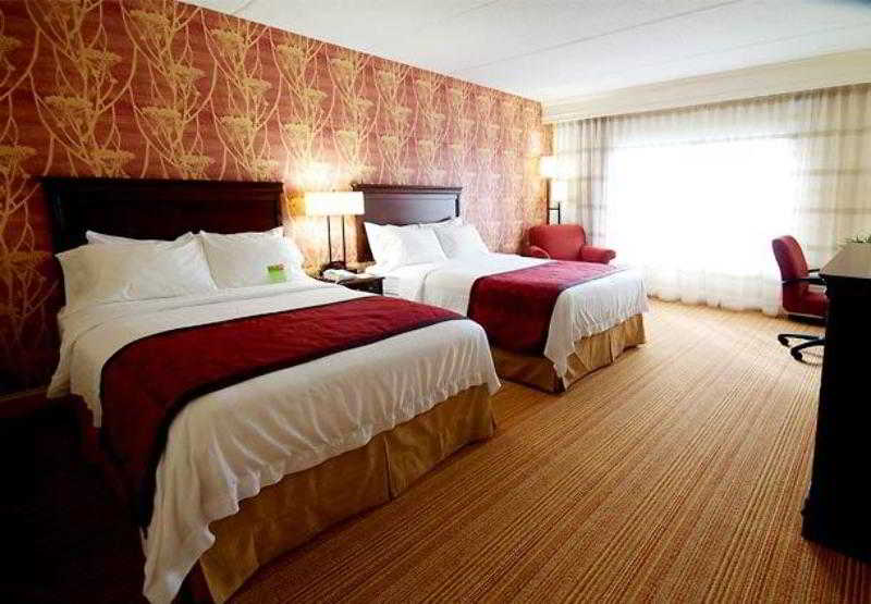 هتل Courtyard By Marriott Hickory