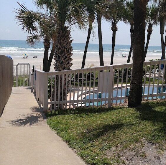 فندق Flamingo Inn Beachfront