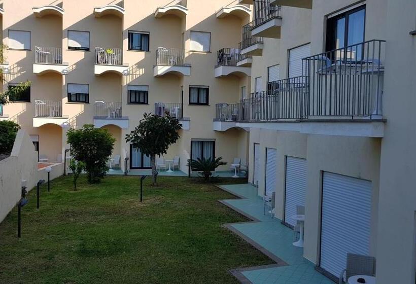 Grand Hotel La Playa