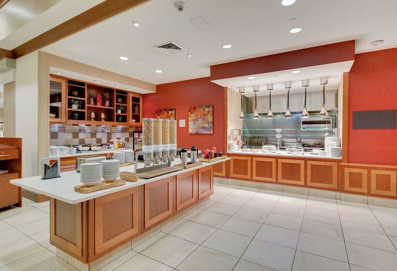 هتل Hilton Garden Inn Milwaukee Airport