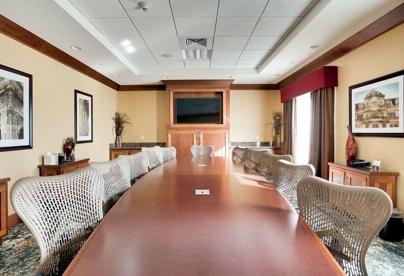 هتل Hilton Garden Inn Milwaukee Airport