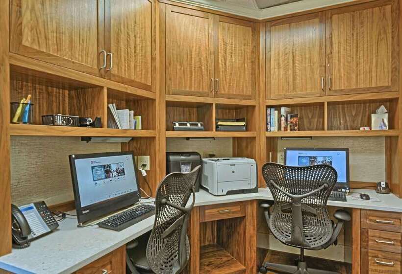هتل Hilton Garden Inn Mt. Laurel