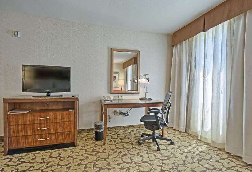 هتل Hilton Garden Inn Mt. Laurel