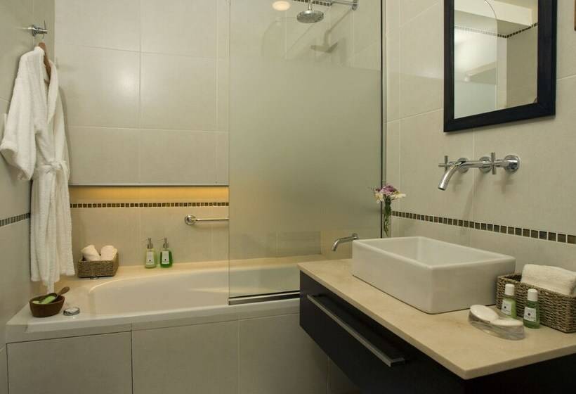 هتل Las Bayas Home Suites