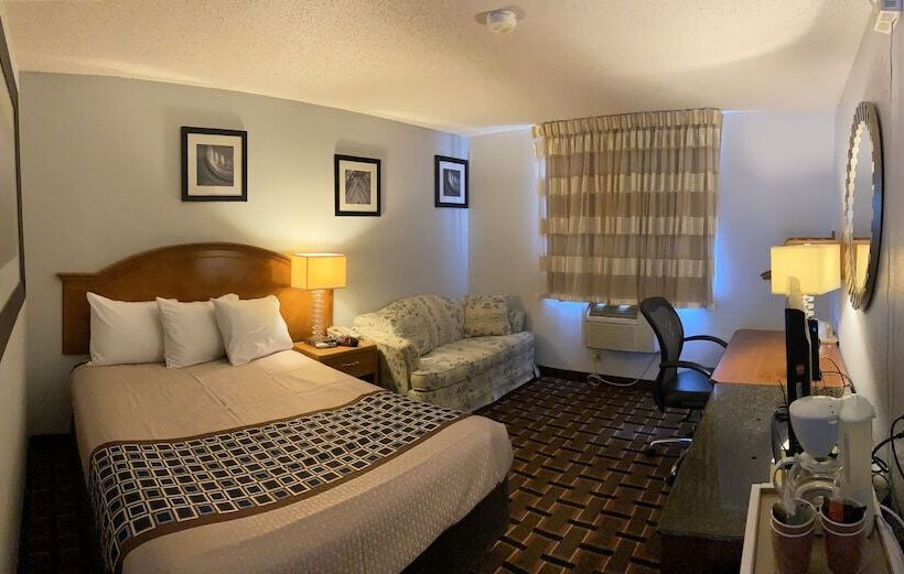 ホテル Le Mars Inn And Suites