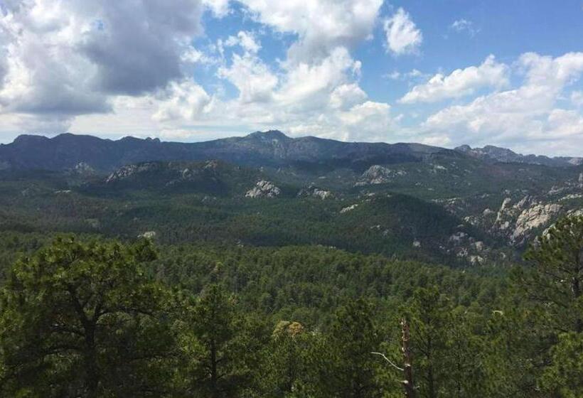 هتل Magnuson Grand Rushmore View