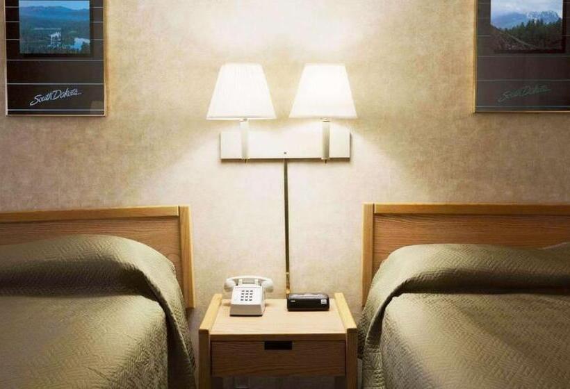 هتل Magnuson Grand Rushmore View