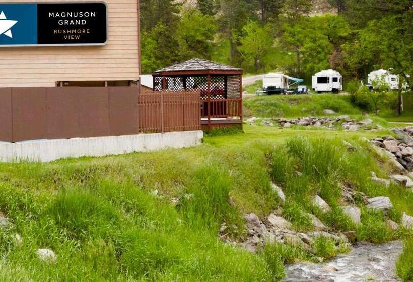 هتل Magnuson Grand Rushmore View