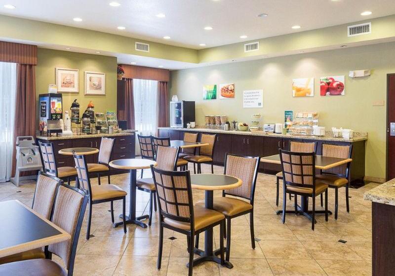 בית מלון כפרי Sonesta Essential La Porte