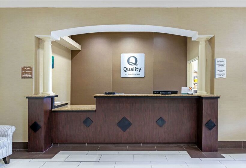 בית מלון כפרי Quality Suites La Grange