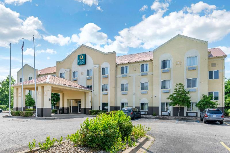 בית מלון כפרי Quality Suites La Grange