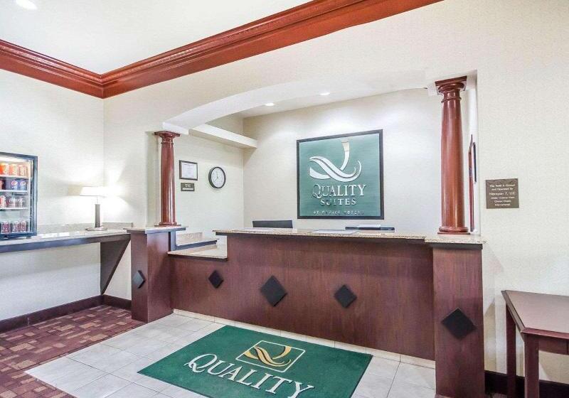 Отель Quality Suites La Grange