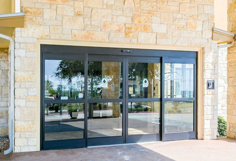 Отель Sleep Inn & Suites Near Palmetto State Park