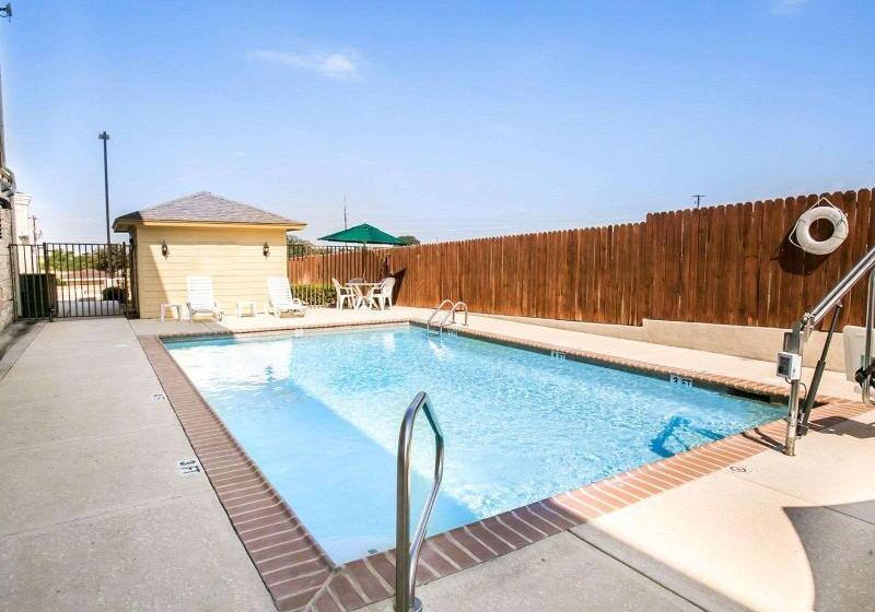 Отель Sleep Inn & Suites Near Palmetto State Park