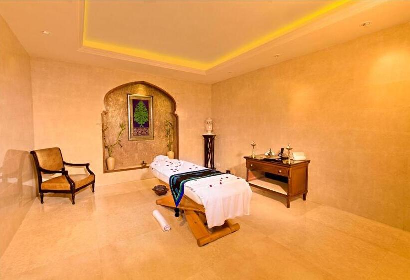 בית מלון כפרי The Lalit Jaipur