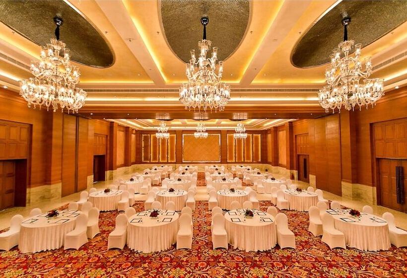 בית מלון כפרי The Lalit Jaipur