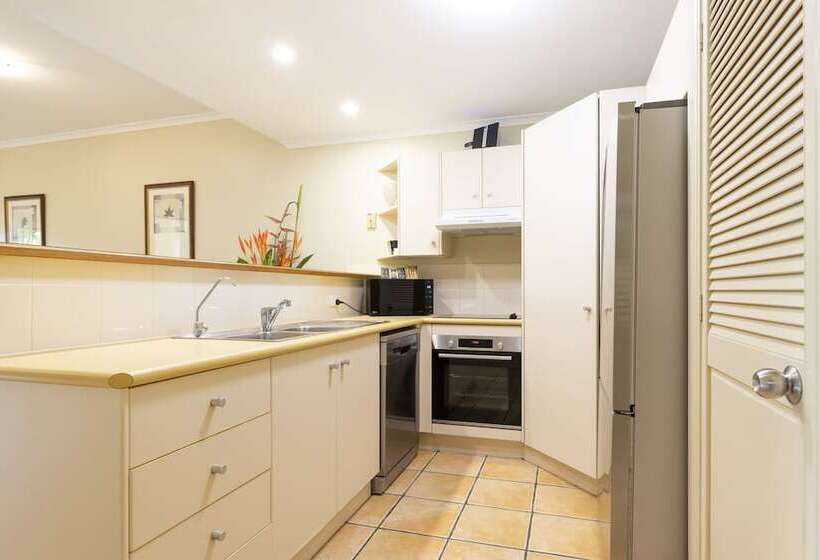 هتل The Mediterranean Port Douglas