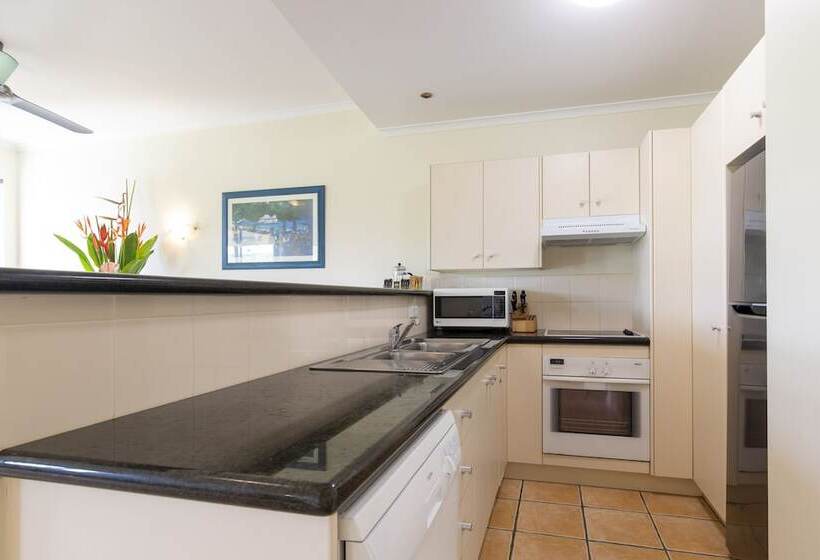 هتل The Mediterranean Port Douglas