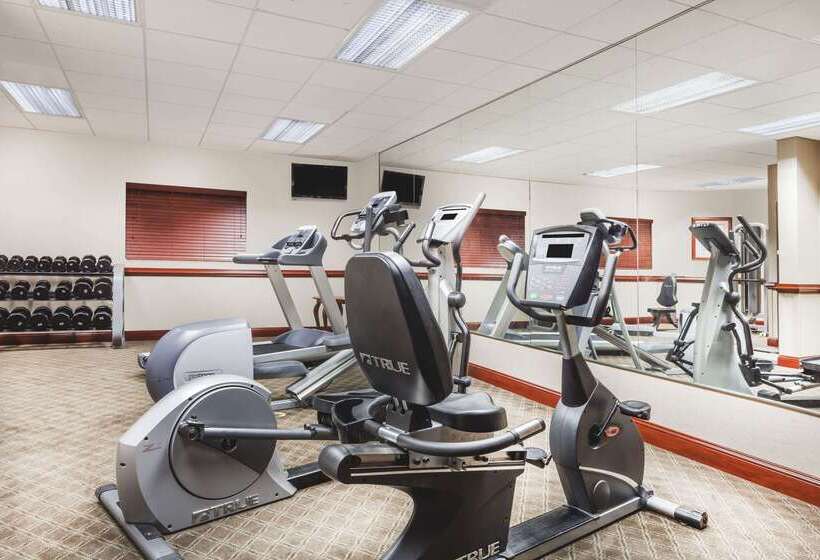 בית מלון כפרי Wingate By Wyndham Columbia / Lexington