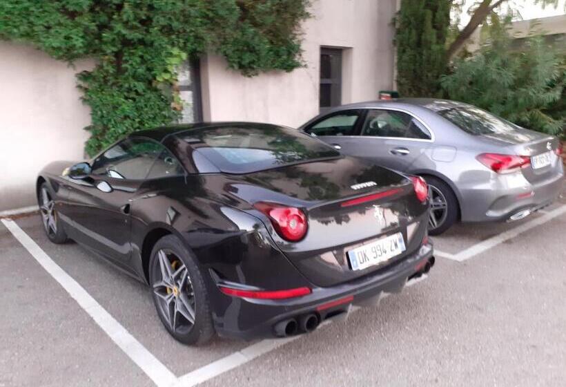 هتل Canal Aigues Mortes