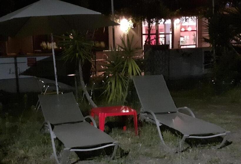 هتل Canal Aigues Mortes