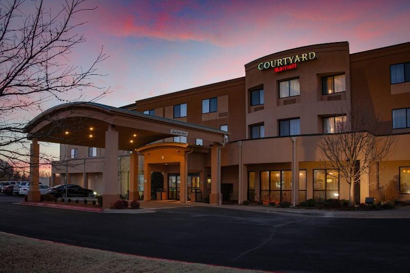 בית מלון כפרי Courtyard By Marriott Norman