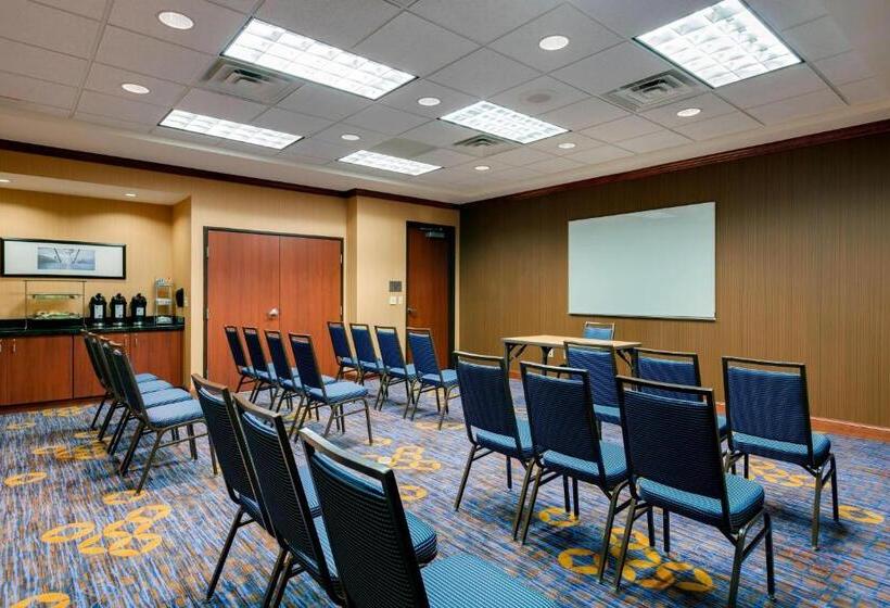 هتل Courtyard By Marriott Chicago Schaumburg/woodfield Mall