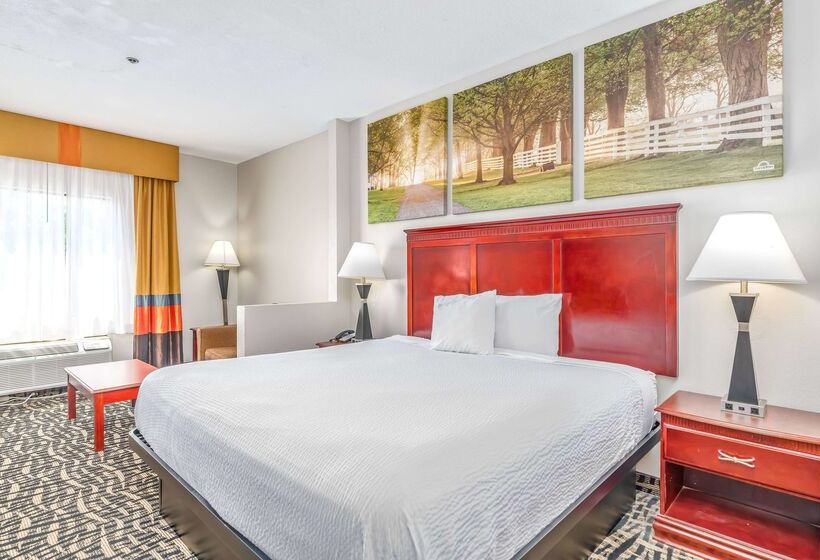 בית מלון כפרי Days Inn & Suites By Wyndham Prattville Montgomery